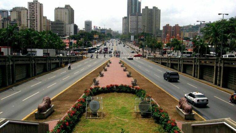 1949: Fue inaugurada en Caracas la avenida Bolívar - Primicias 24